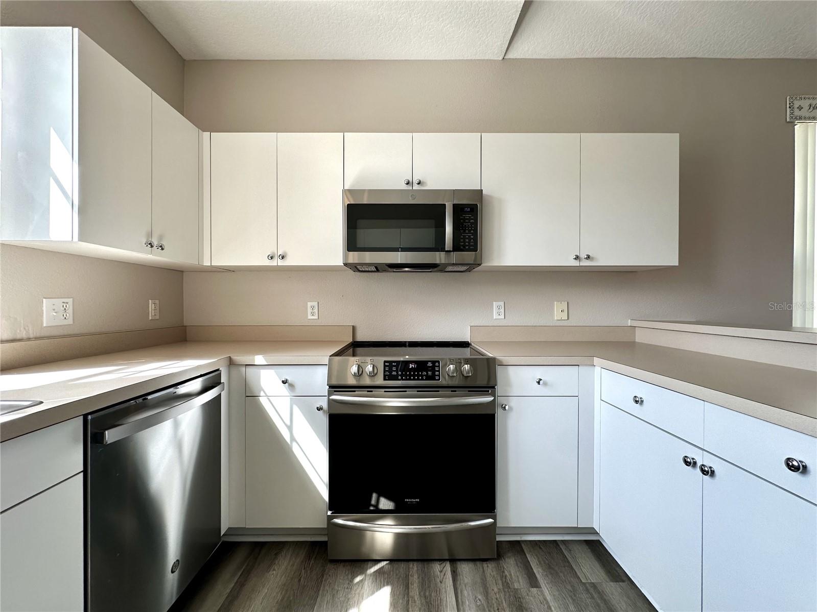 6212 ABBOTT STATION DR, ZEPHYRHILLS, FL, 33542