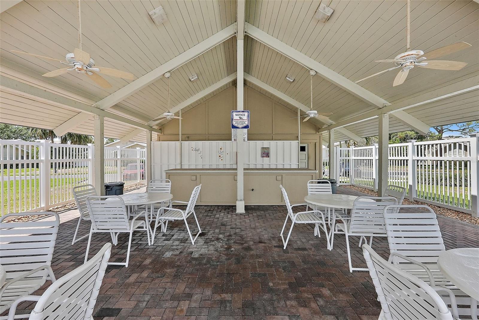 6490 CAPE HATTERAS WAY NE #4, ST PETERSBURG, FL, 33702