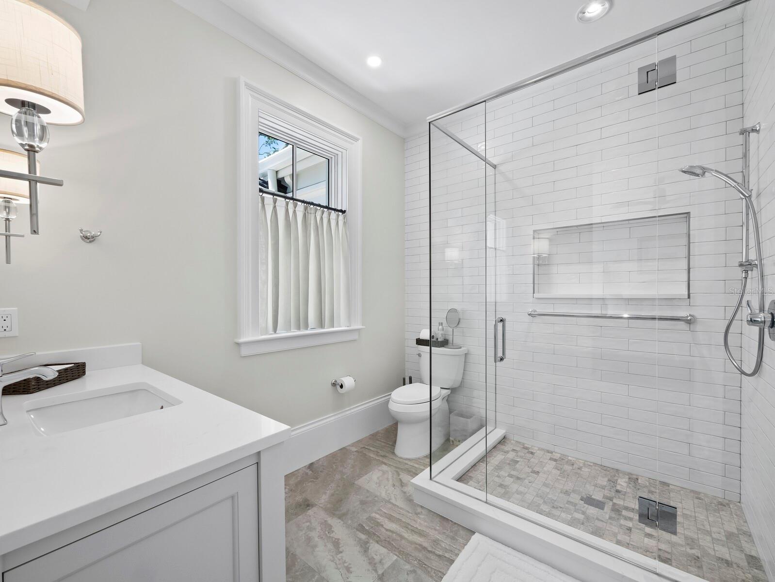 A4648030 Property Photo