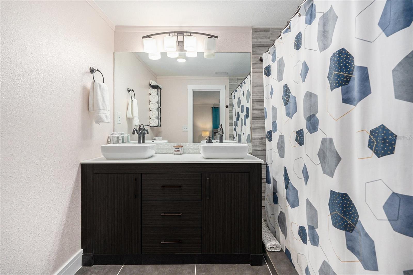 5700 BAY ST NE, ST PETERSBURG, FL, 33703