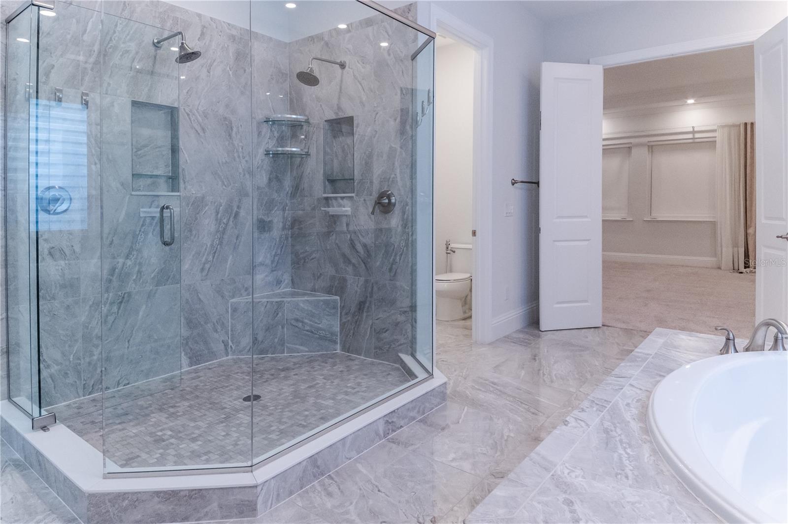 O6297797 Property Photo