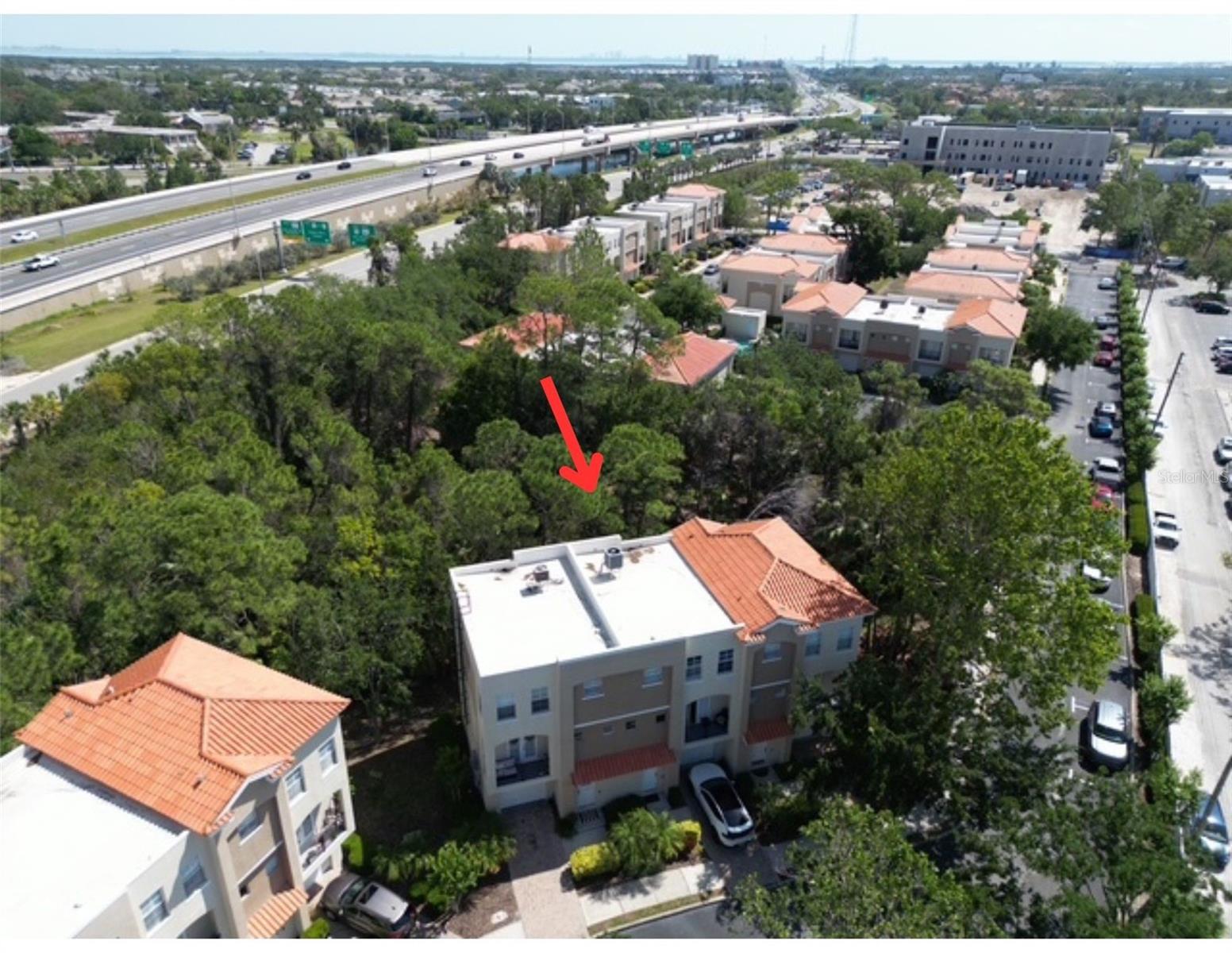 wooded area behind townhome, don't see any neighbors from inside! Also, the vegetation blocks the noise from Gandy.