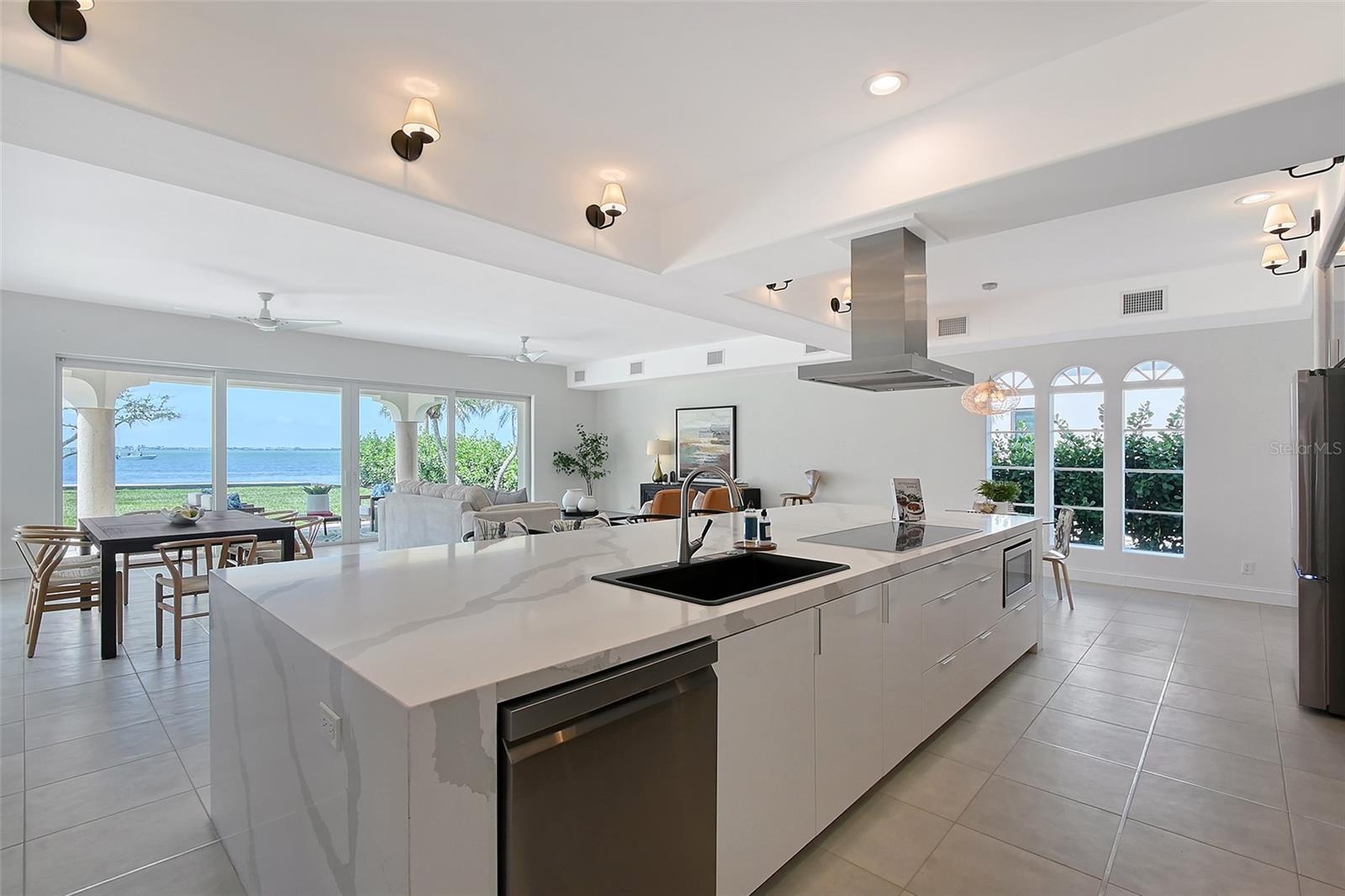 404 S SHORE DR, SARASOTA, FL, 34234