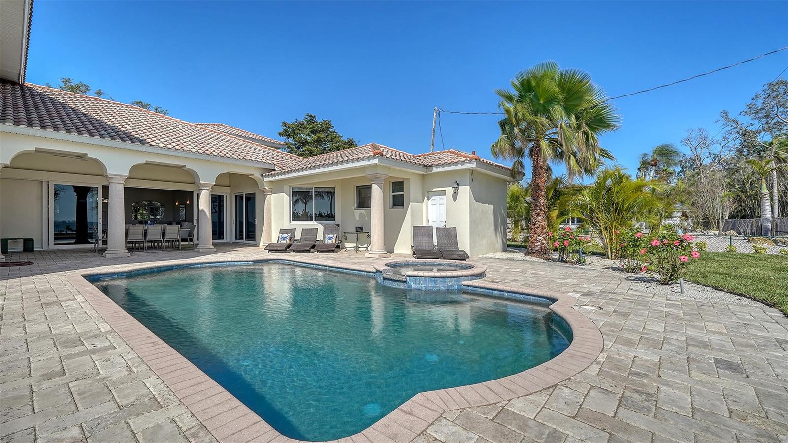 404 S SHORE DR, SARASOTA, FL, 34234