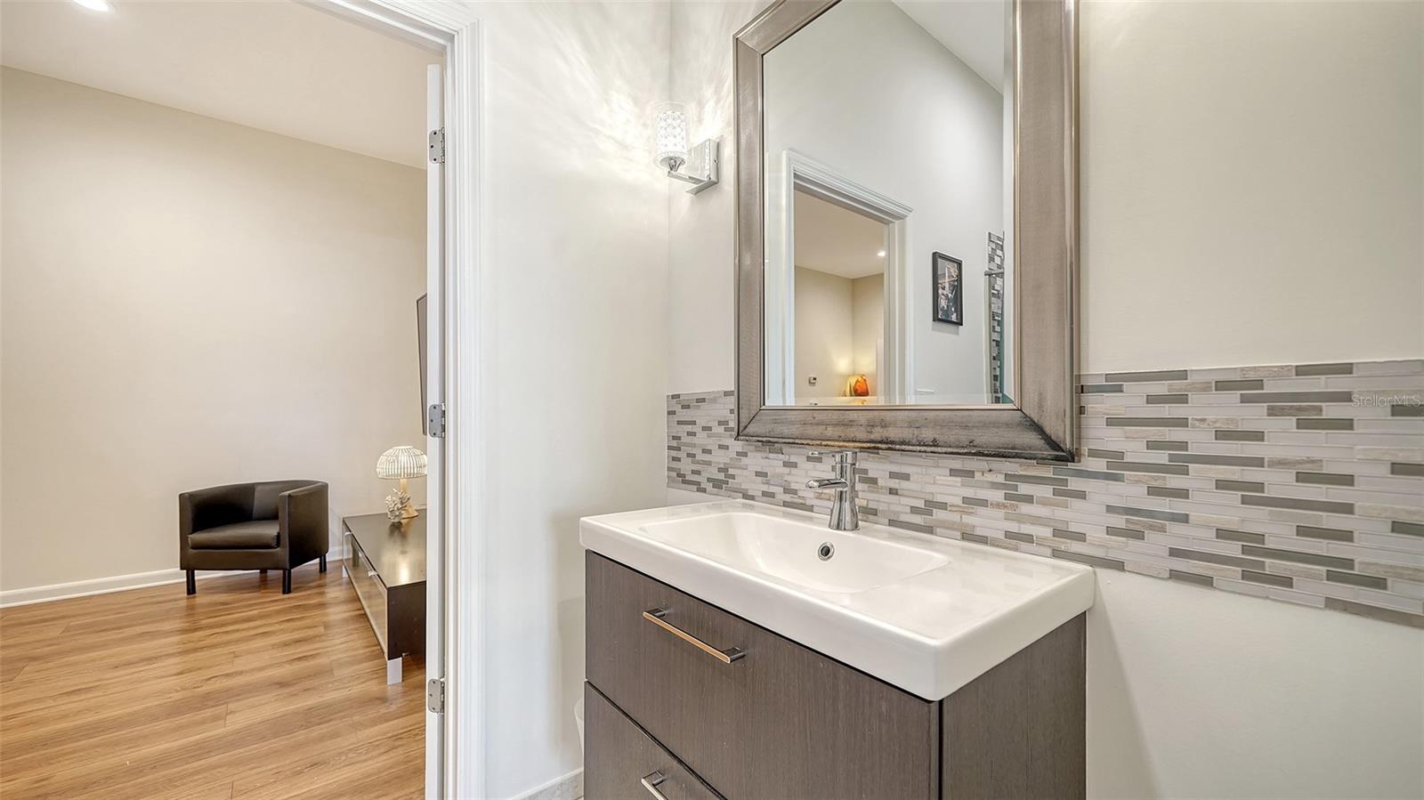 404 S SHORE DR, SARASOTA, FL, 34234