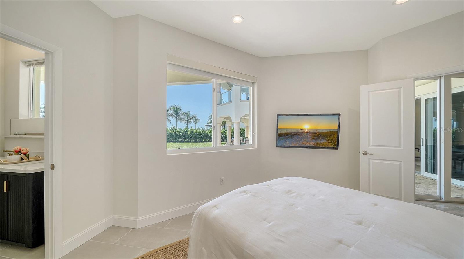 404 S SHORE DR, SARASOTA, FL, 34234