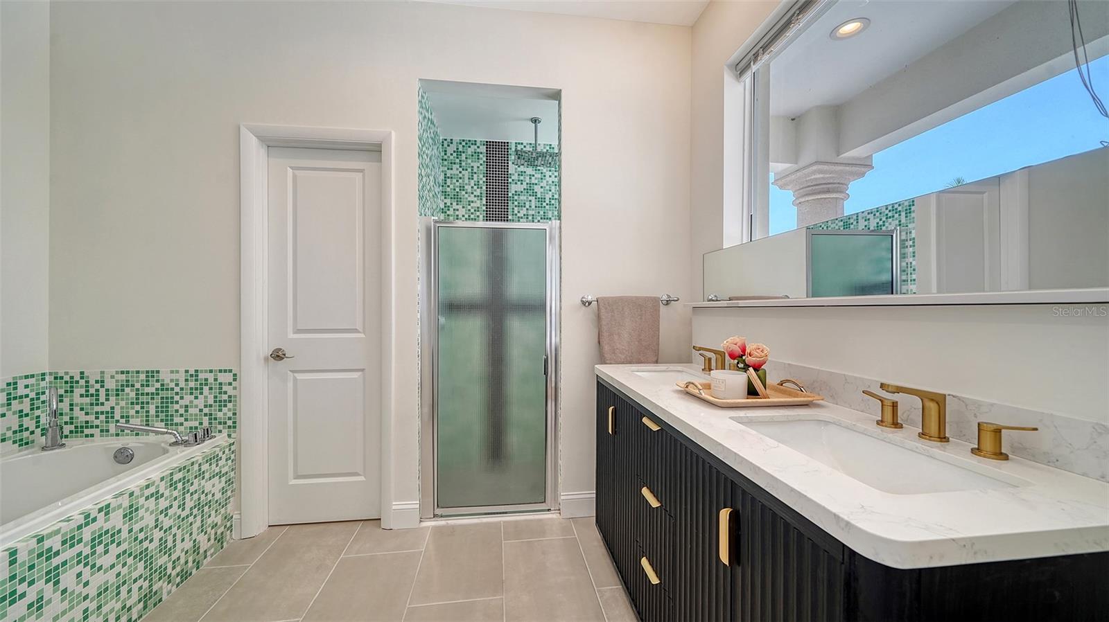 404 S SHORE DR, SARASOTA, FL, 34234