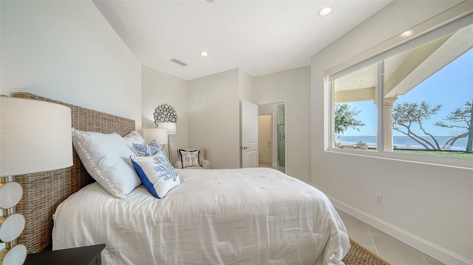 404 S SHORE DR, SARASOTA, FL, 34234