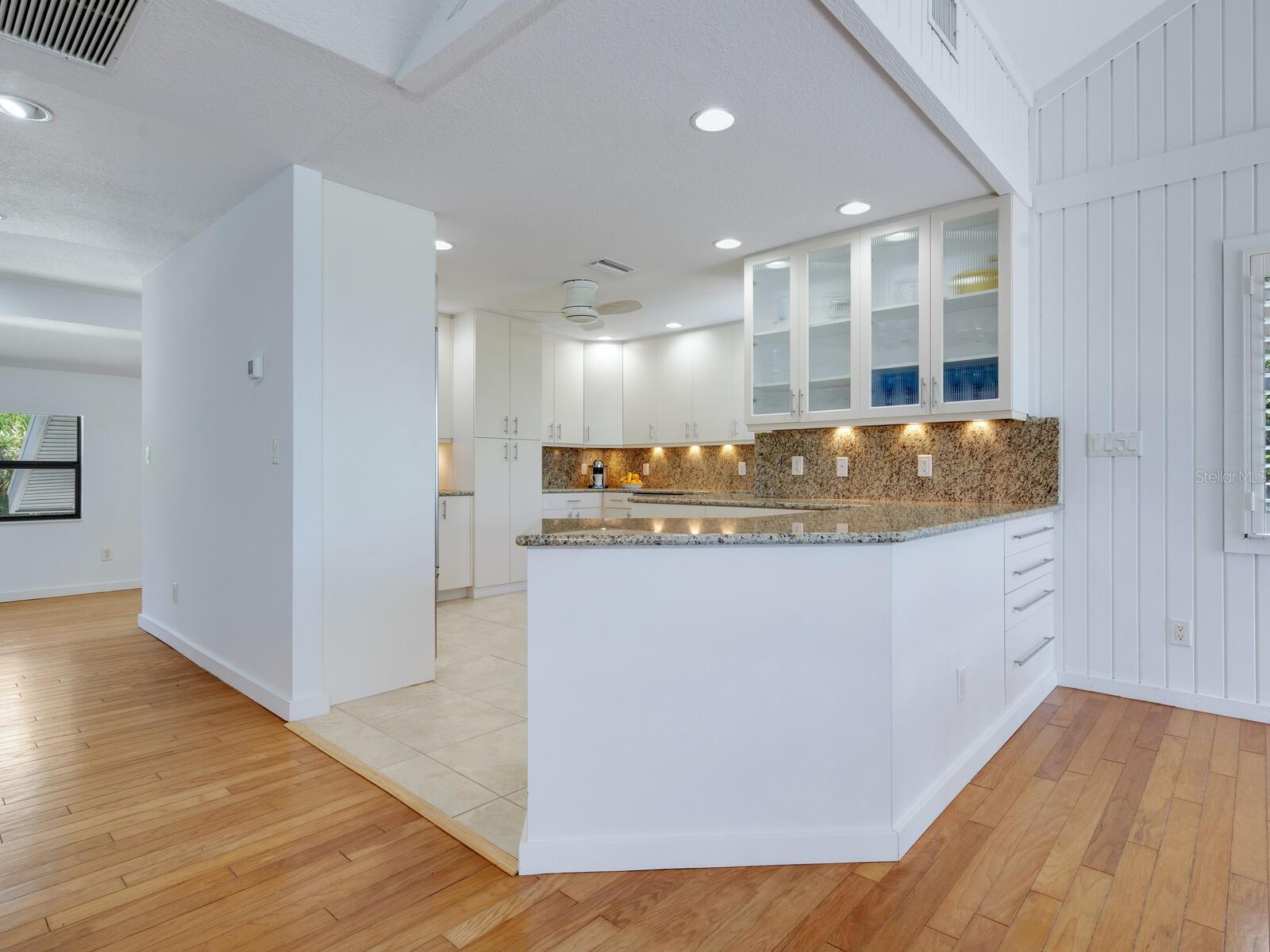 A4648103 Property Photo