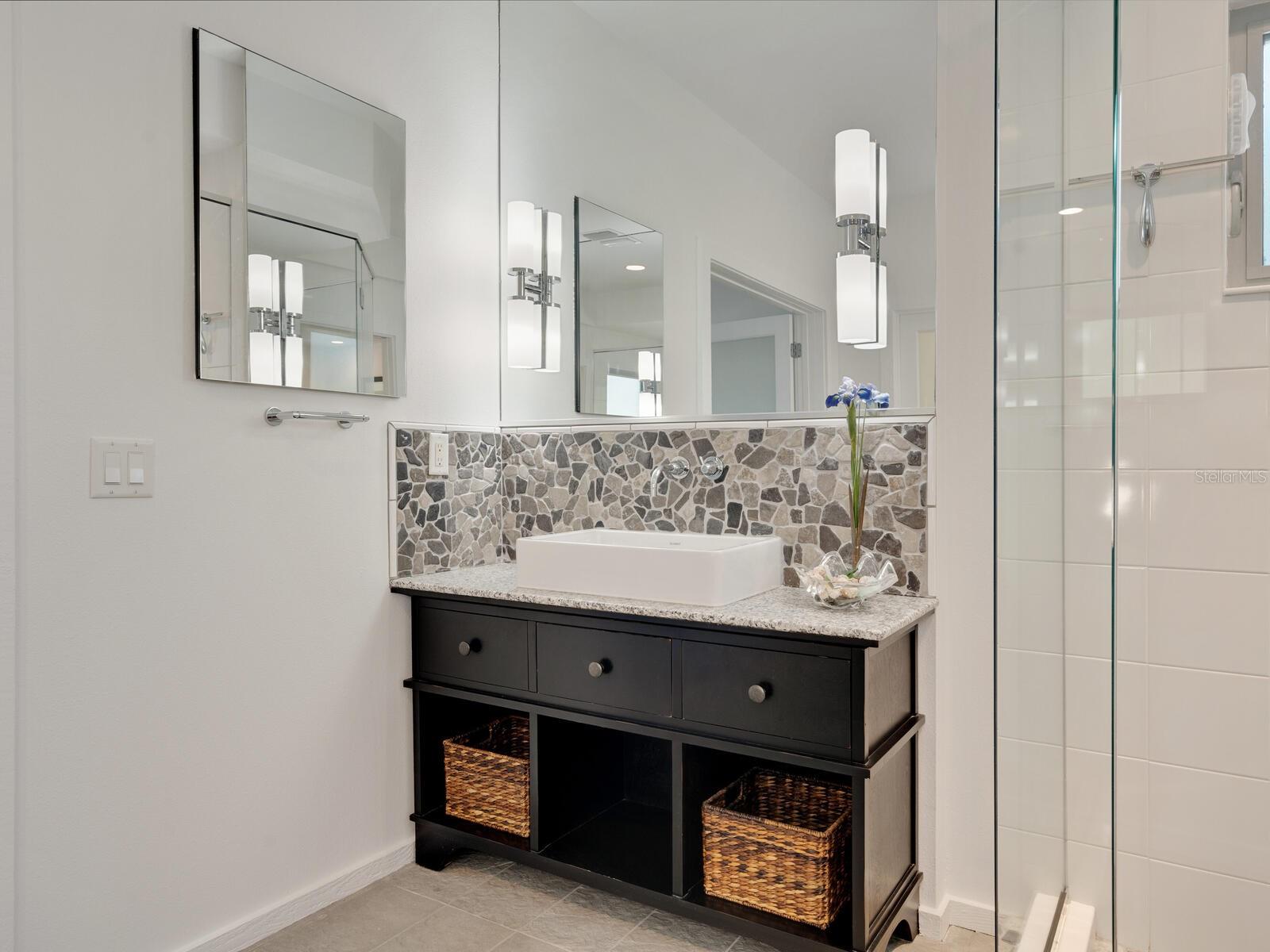 A4648103 Property Photo