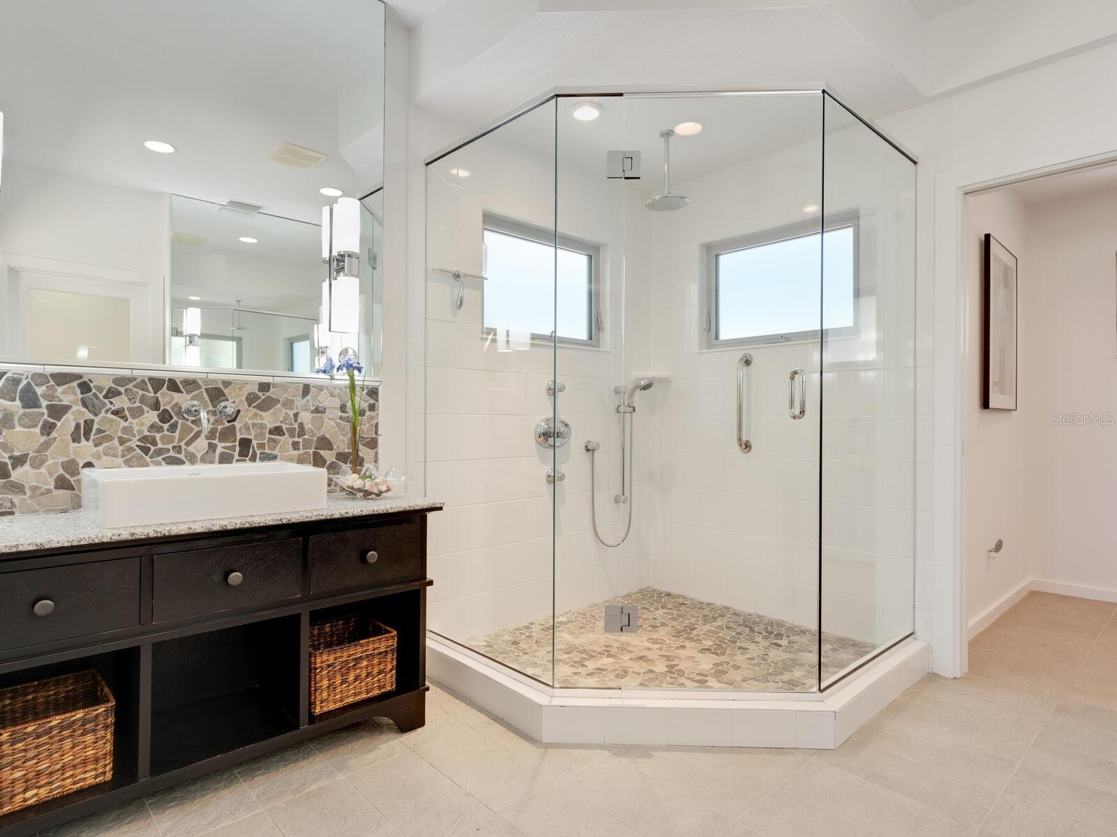 A4648103 Property Photo