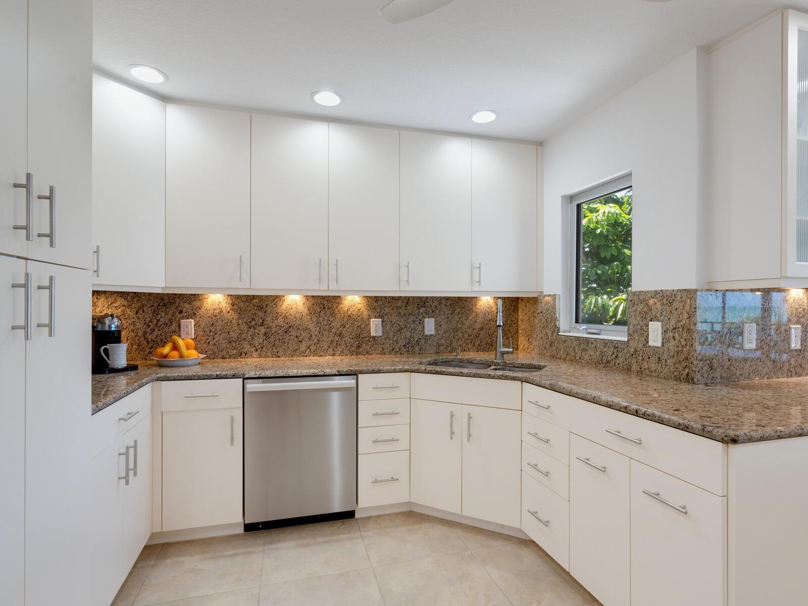 A4648103 Property Photo