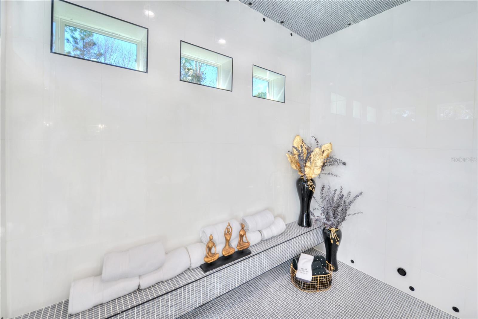 TB8372088 Property Photo