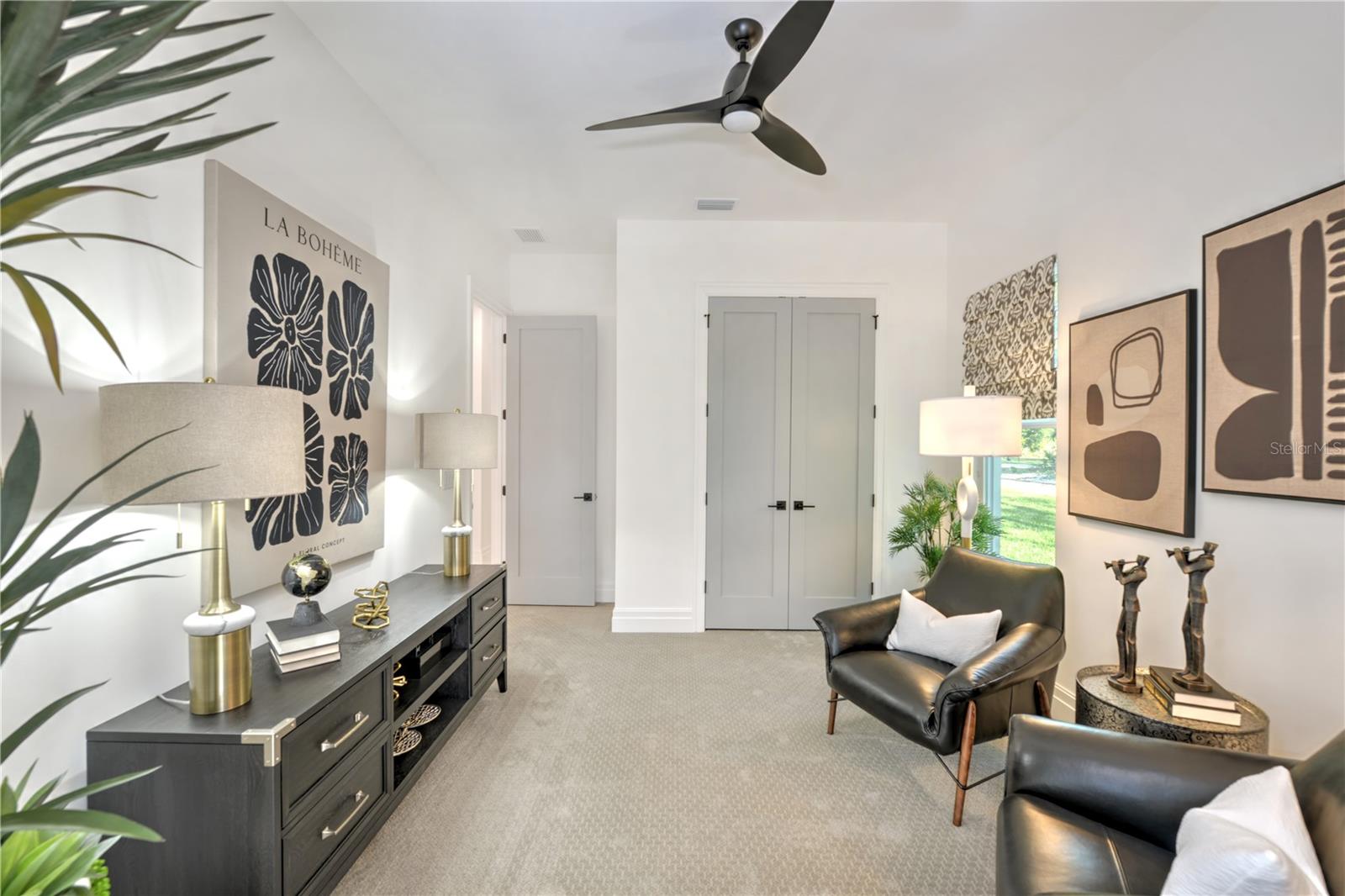 TB8372088 Property Photo