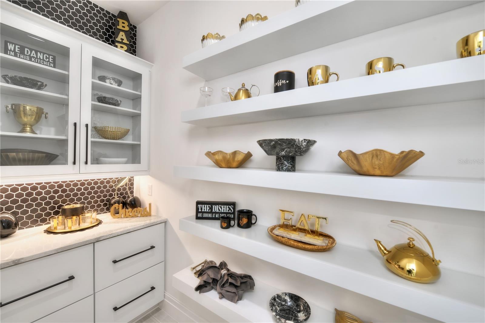 TB8372088 Property Photo