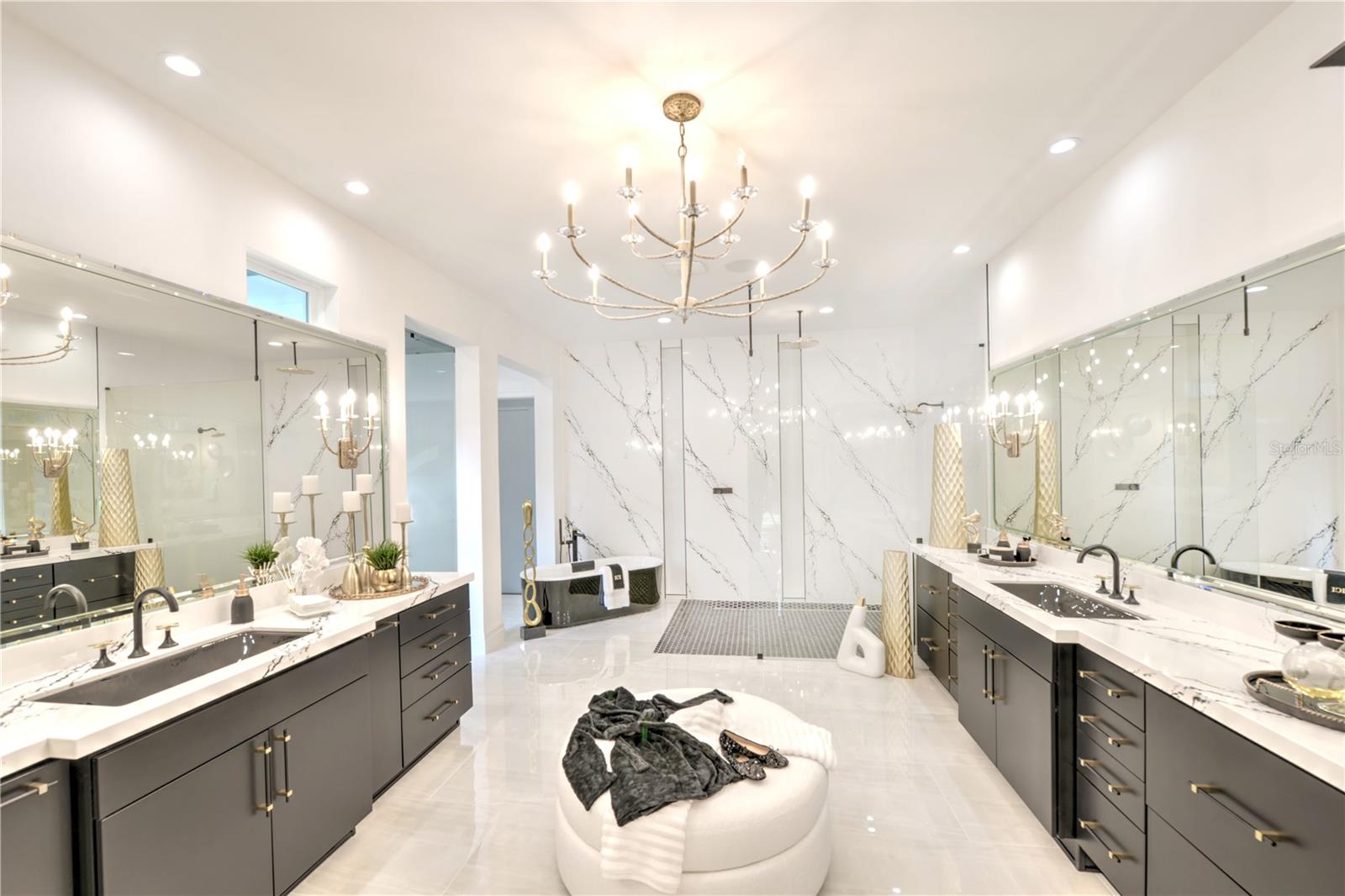 TB8372088 Property Photo