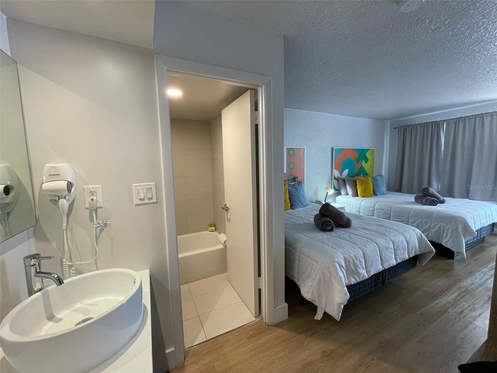 O6297948 Property Photo