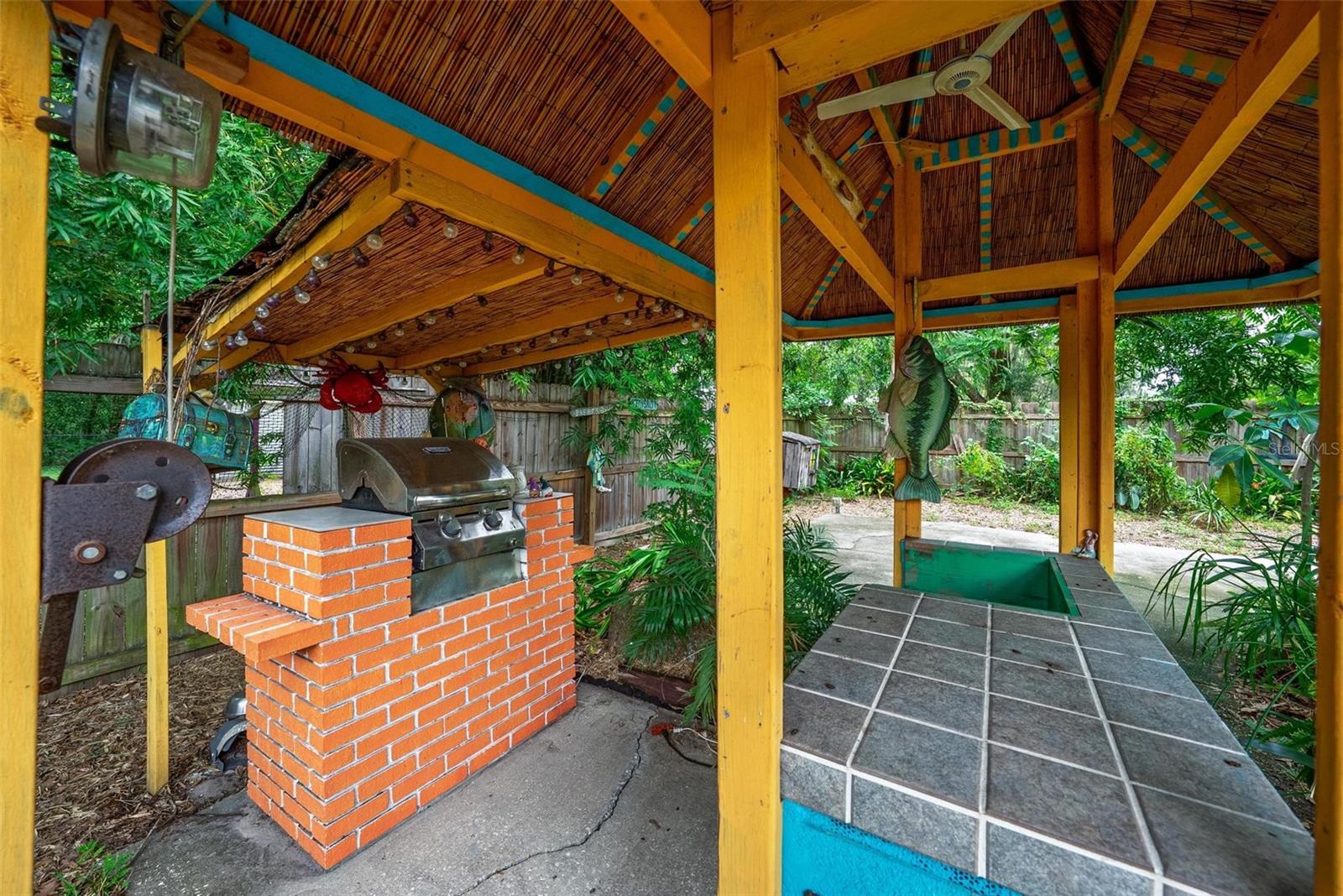 57 N ORANGE AVE, UMATILLA, FL, 32784