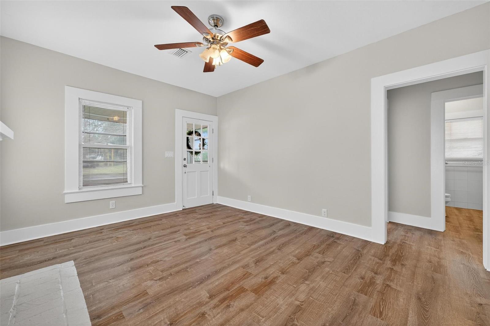 57 N ORANGE AVE, UMATILLA, FL, 32784