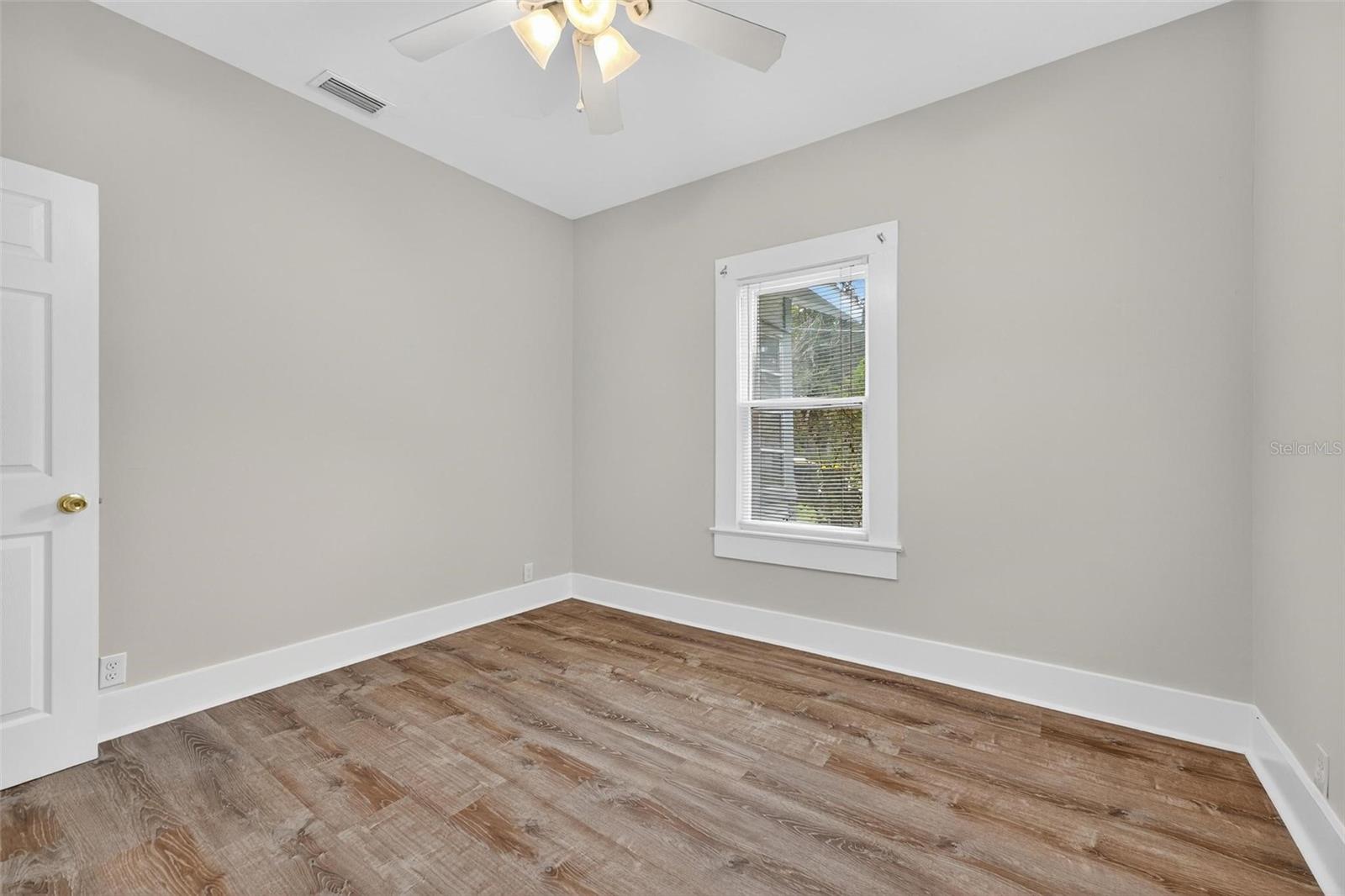 57 N ORANGE AVE, UMATILLA, FL, 32784