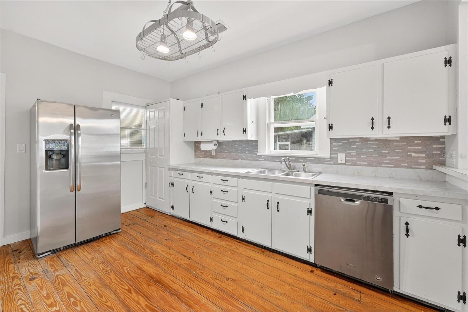 57 N ORANGE AVE, UMATILLA, FL, 32784