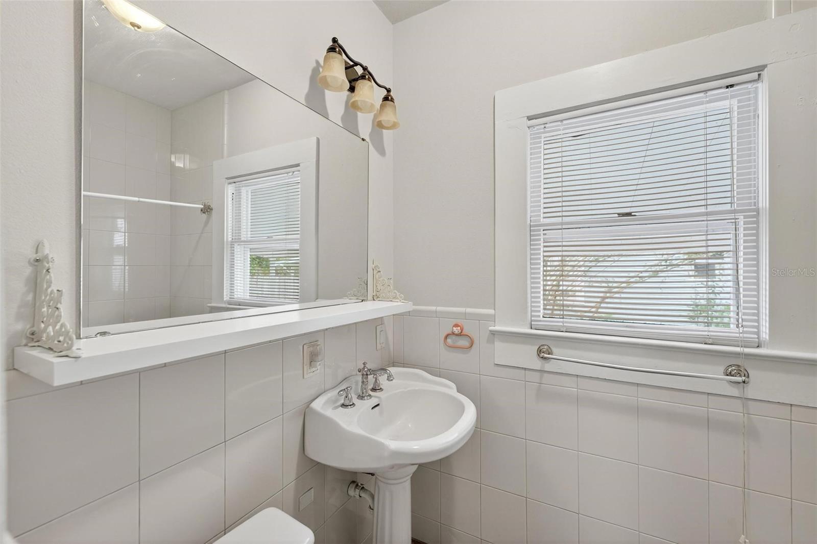 57 N ORANGE AVE, UMATILLA, FL, 32784