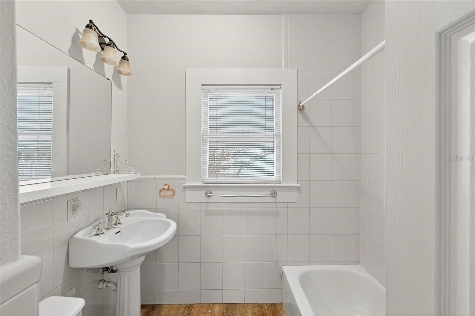 57 N ORANGE AVE, UMATILLA, FL, 32784