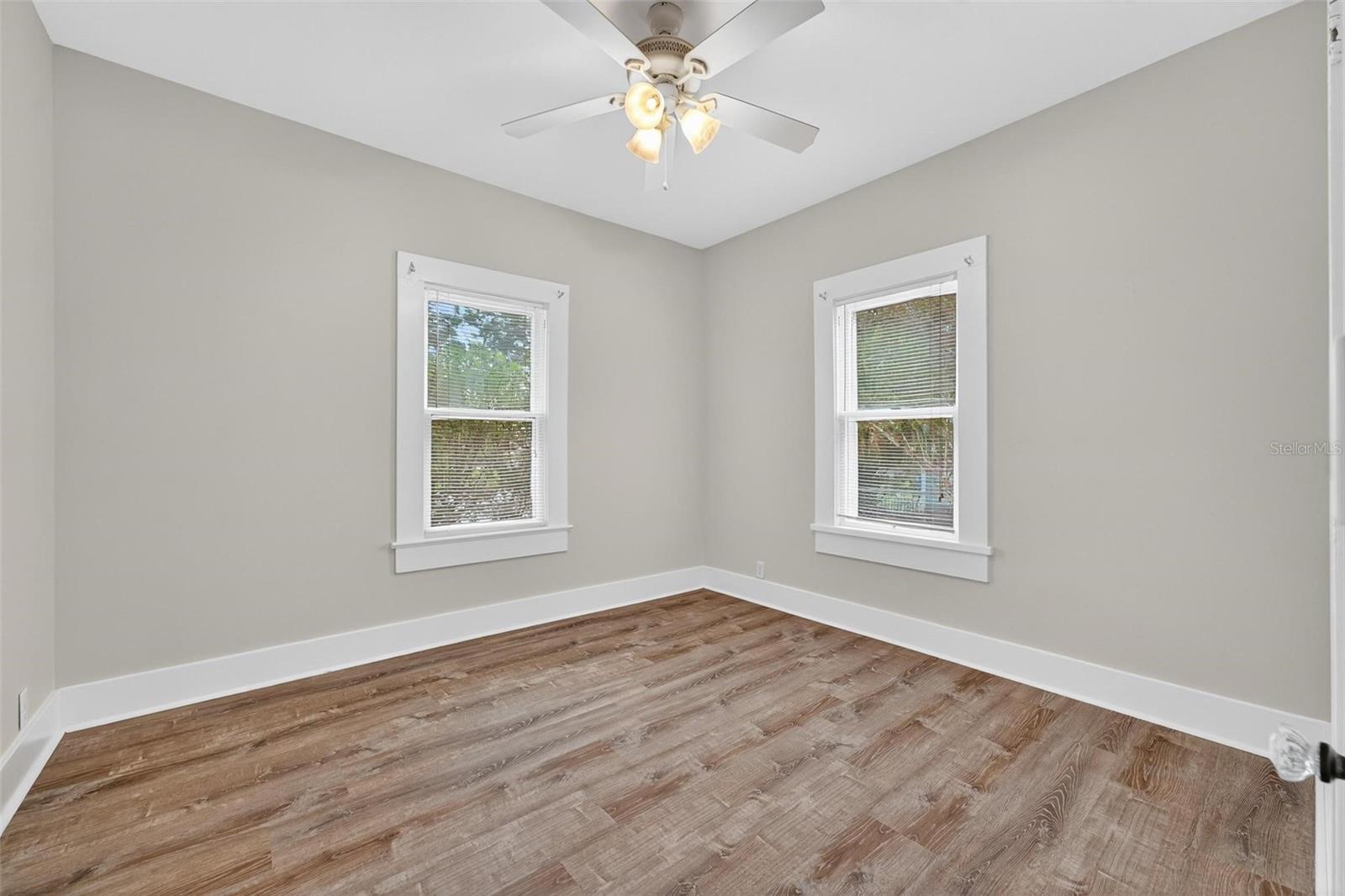 57 N ORANGE AVE, UMATILLA, FL, 32784