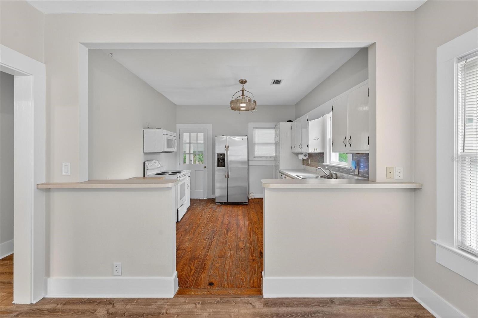 57 N ORANGE AVE, UMATILLA, FL, 32784