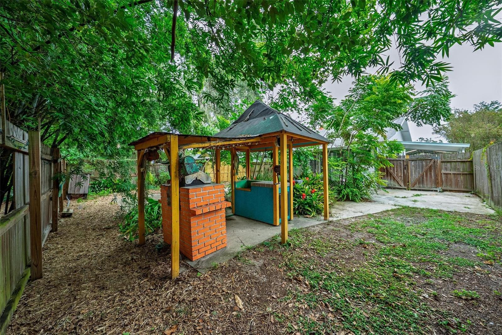 57 N ORANGE AVE, UMATILLA, FL, 32784