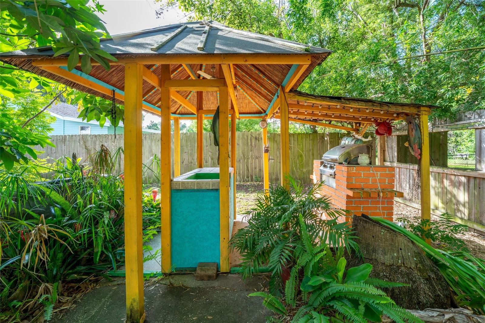 57 N ORANGE AVE, UMATILLA, FL, 32784