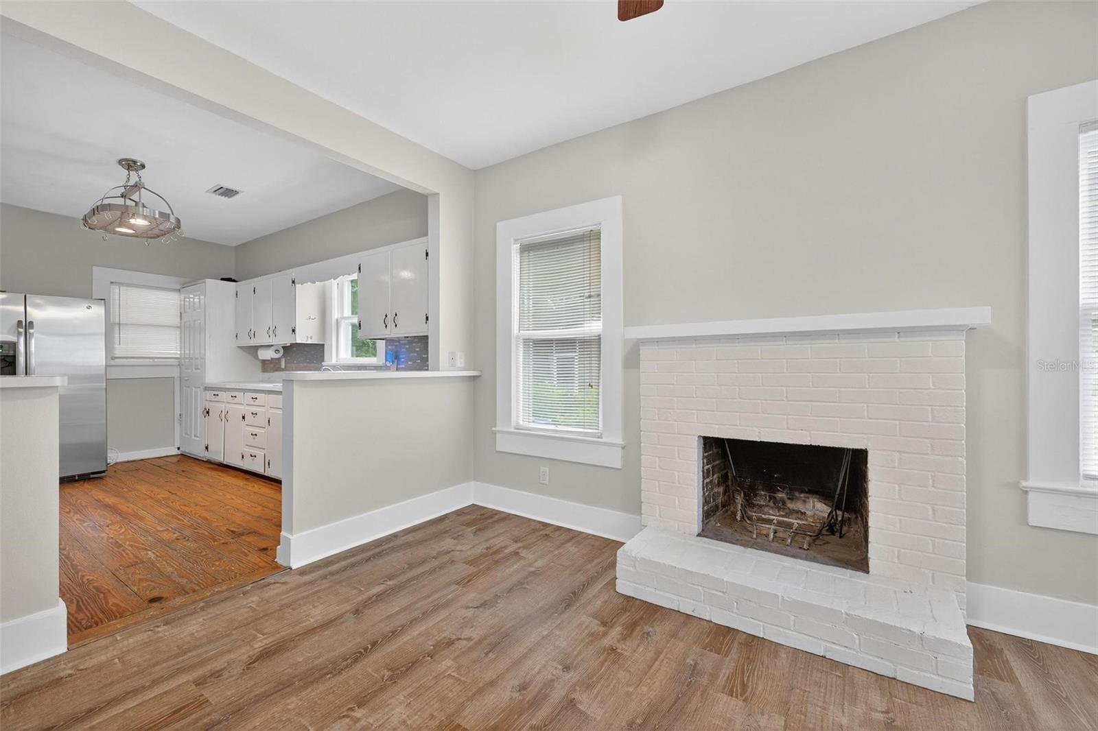 57 N ORANGE AVE, UMATILLA, FL, 32784