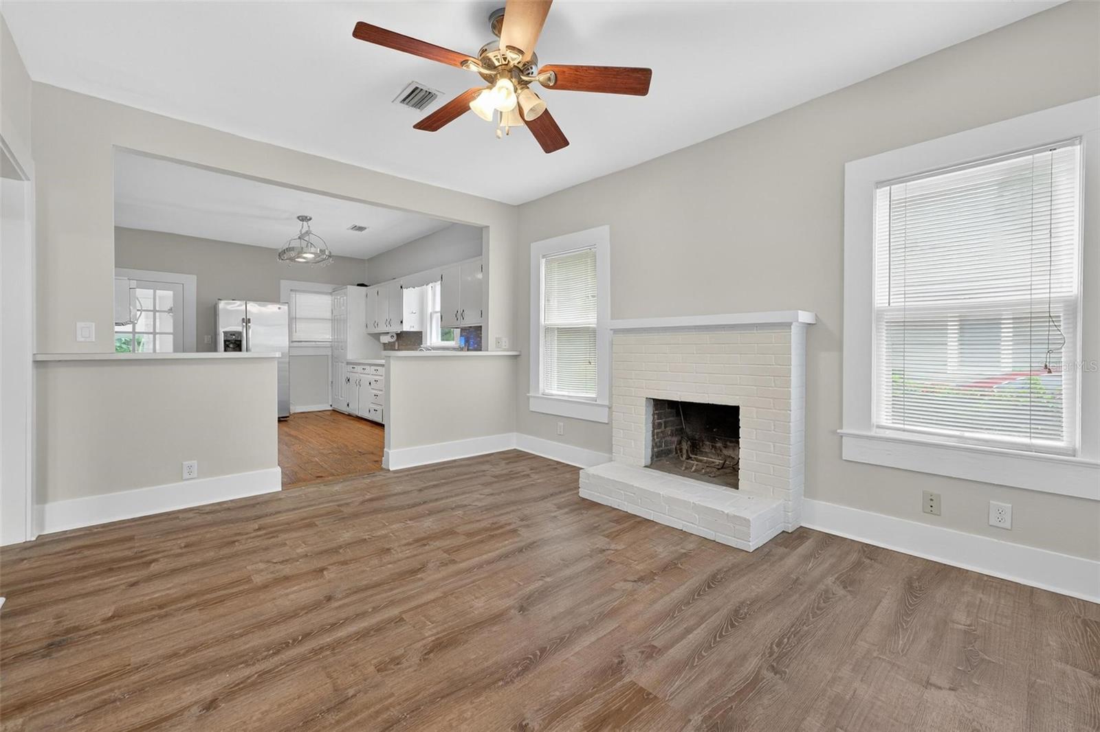 57 N ORANGE AVE, UMATILLA, FL, 32784