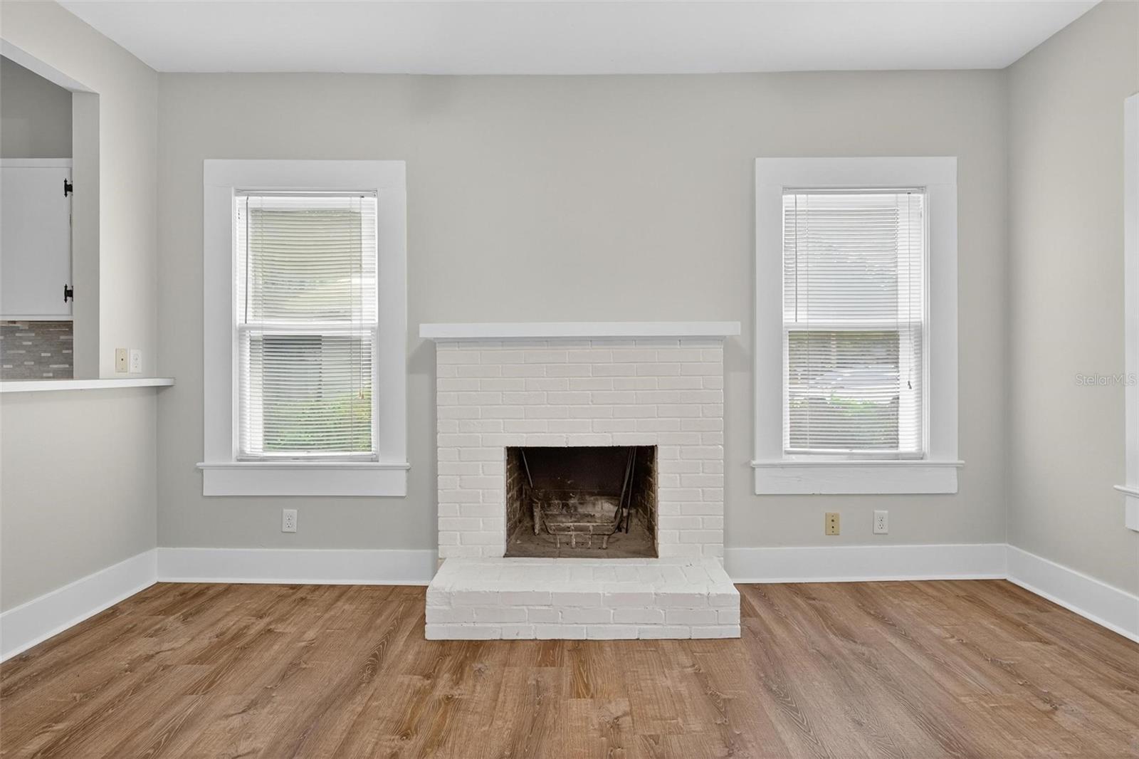 57 N ORANGE AVE, UMATILLA, FL, 32784