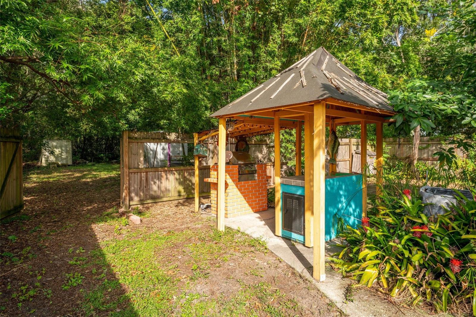 57 N ORANGE AVE, UMATILLA, FL, 32784