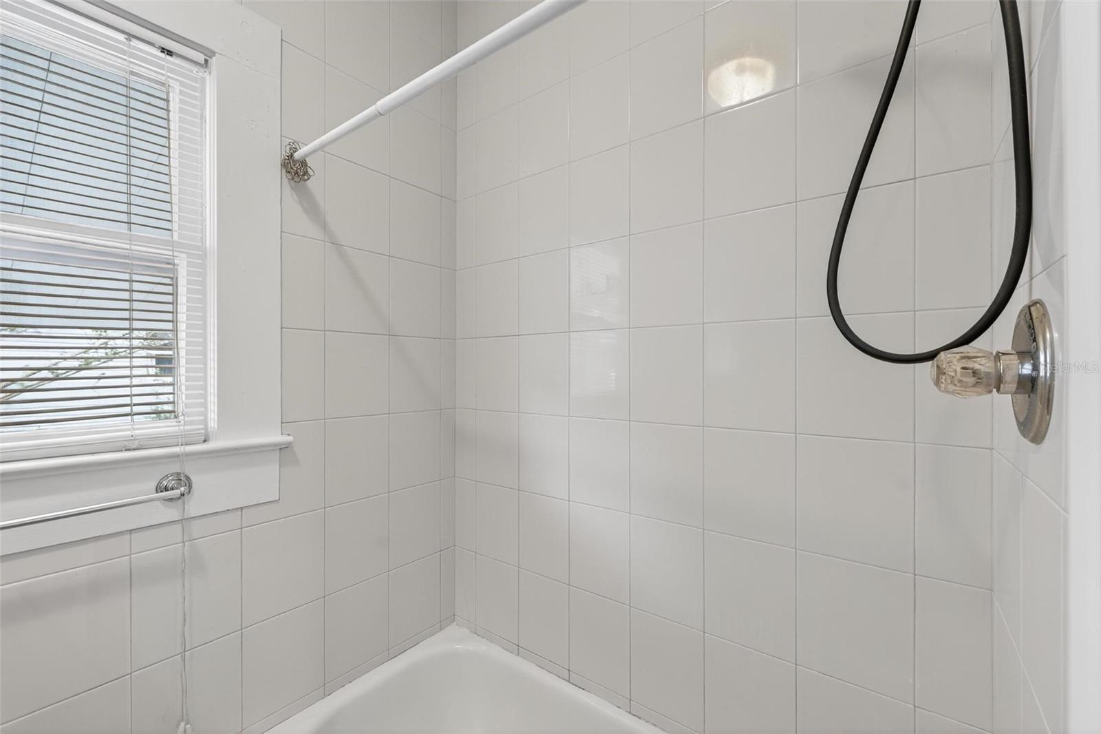 57 N ORANGE AVE, UMATILLA, FL, 32784