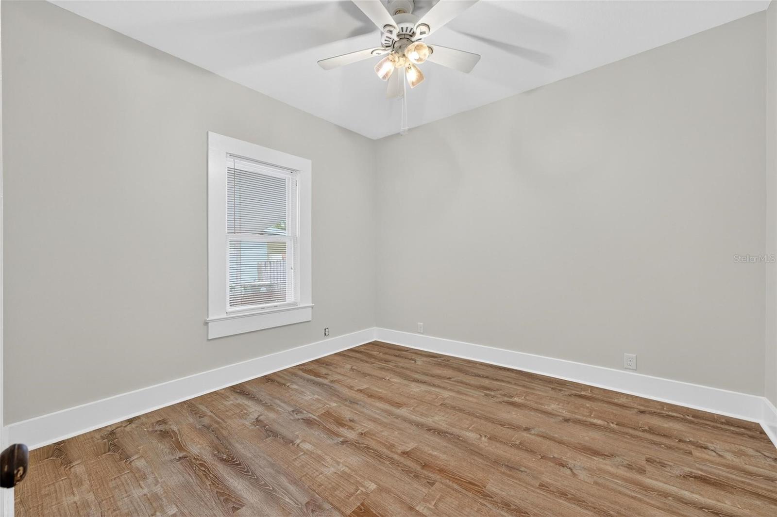 57 N ORANGE AVE, UMATILLA, FL, 32784