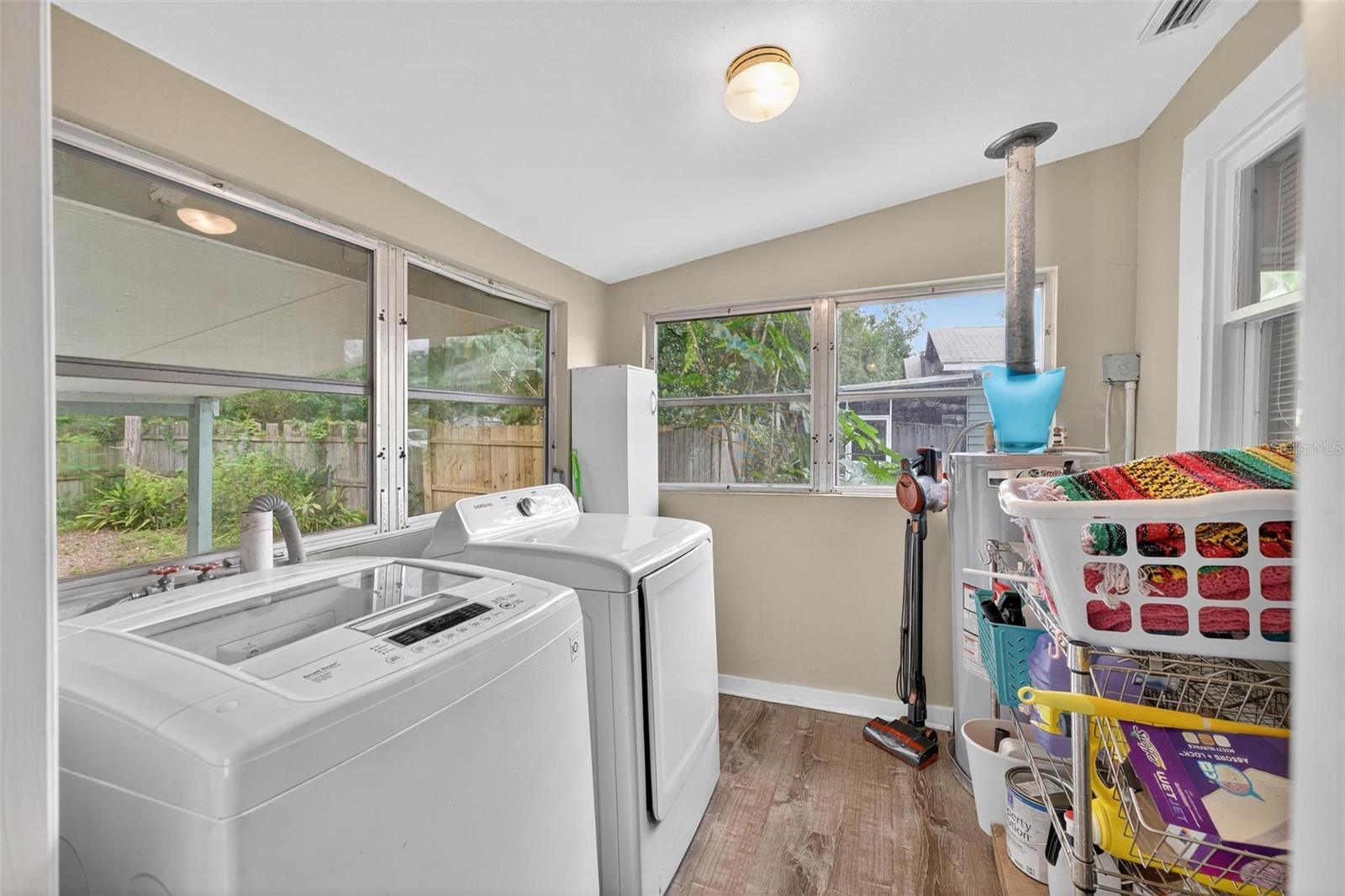 57 N ORANGE AVE, UMATILLA, FL, 32784