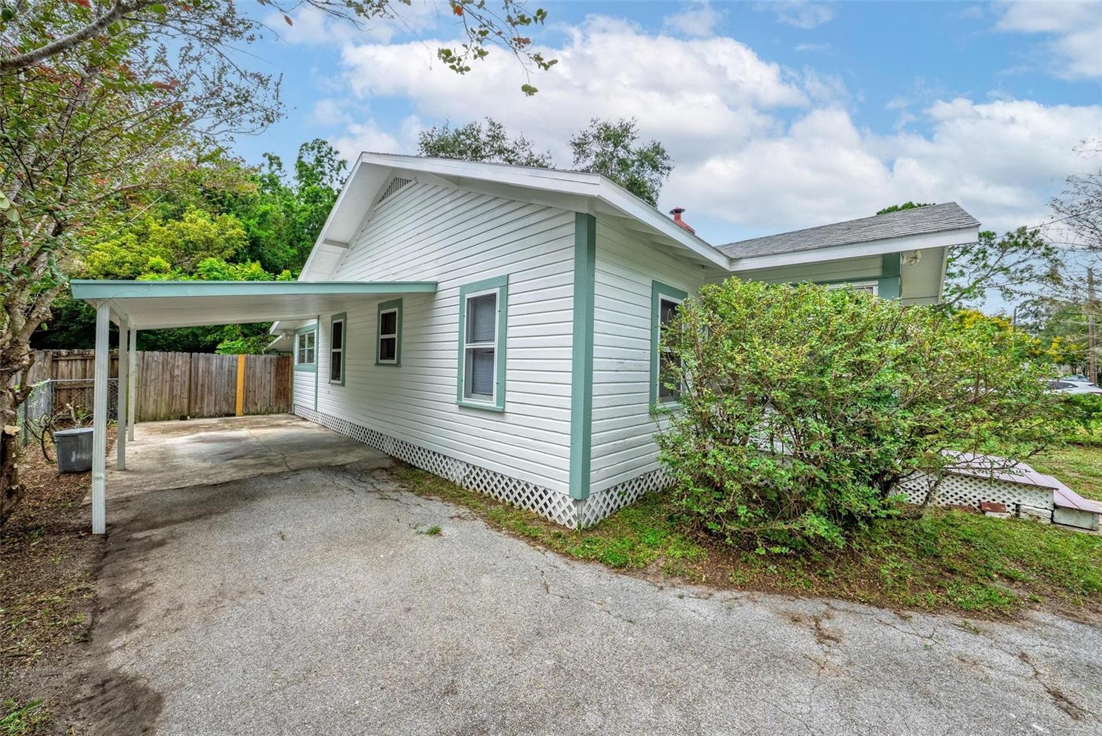 57 N ORANGE AVE, UMATILLA, FL, 32784