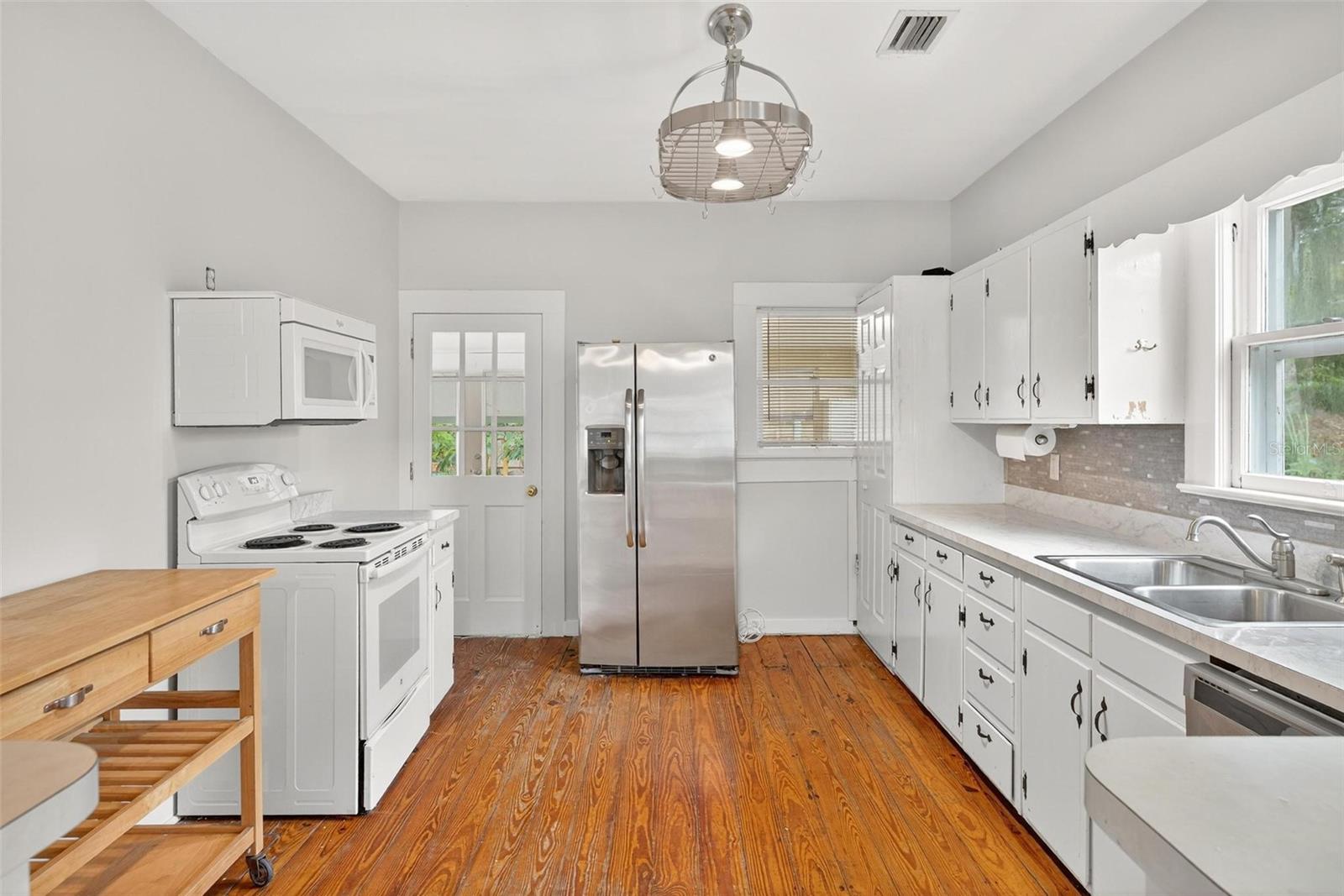 57 N ORANGE AVE, UMATILLA, FL, 32784