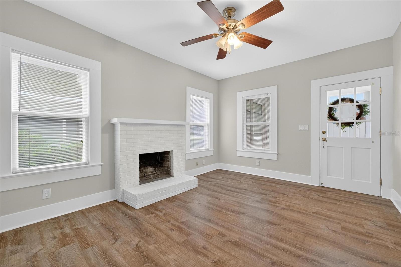 57 N ORANGE AVE, UMATILLA, FL, 32784