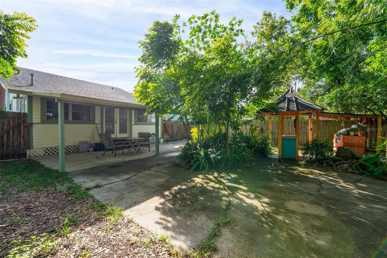 57 N ORANGE AVE, UMATILLA, FL, 32784