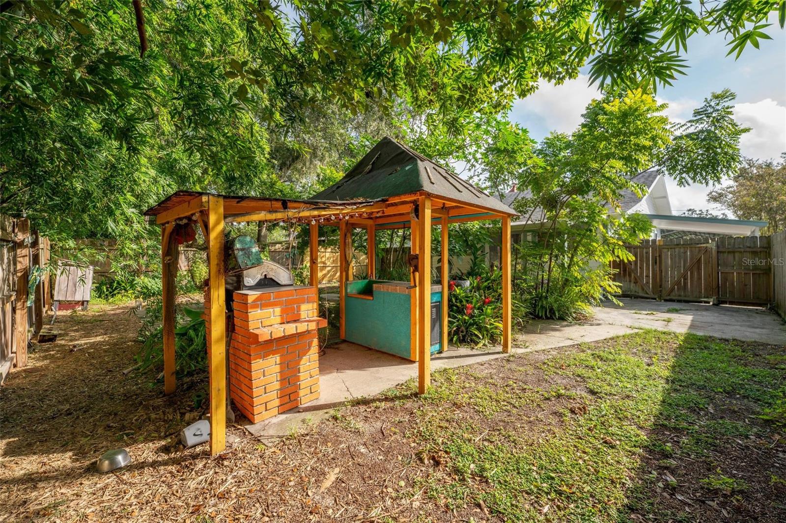 57 N ORANGE AVE, UMATILLA, FL, 32784