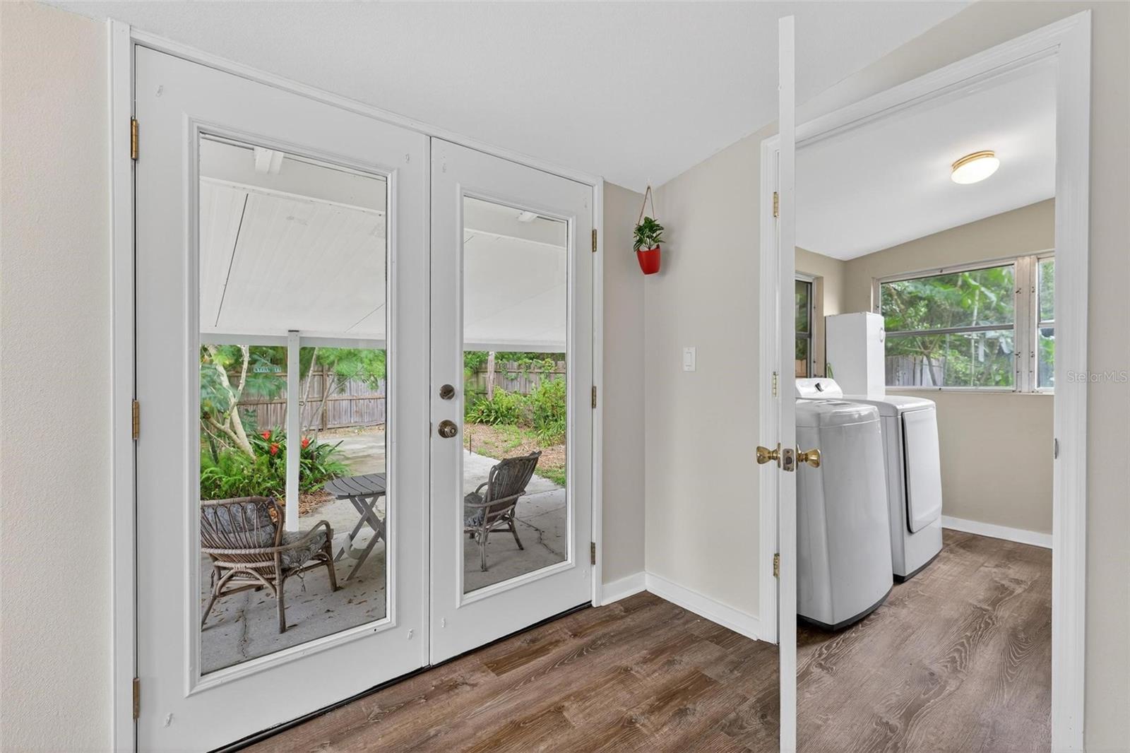 57 N ORANGE AVE, UMATILLA, FL, 32784