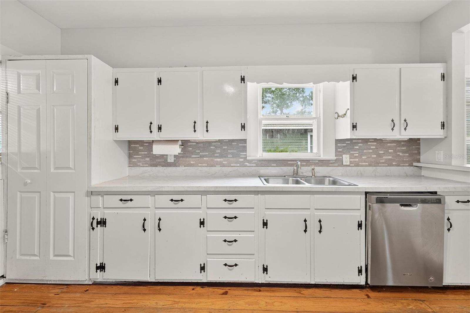 57 N ORANGE AVE, UMATILLA, FL, 32784