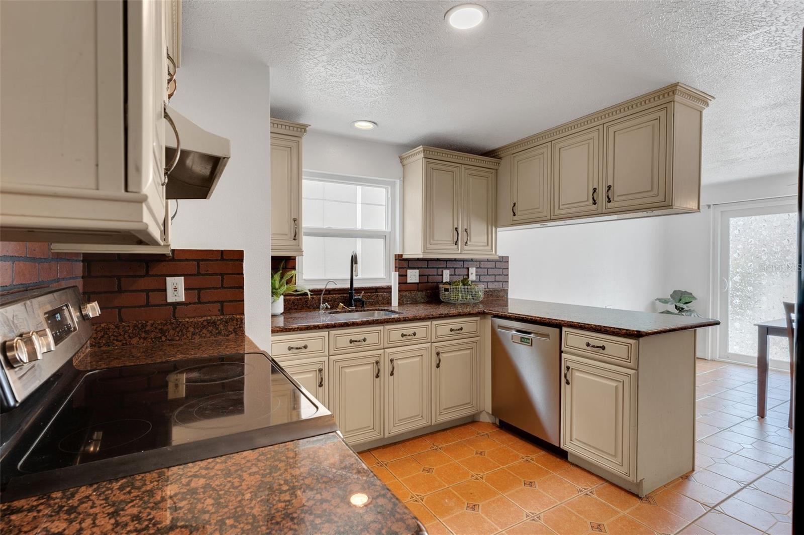 5207 MOELLER AVE, SARASOTA, FL, 34233