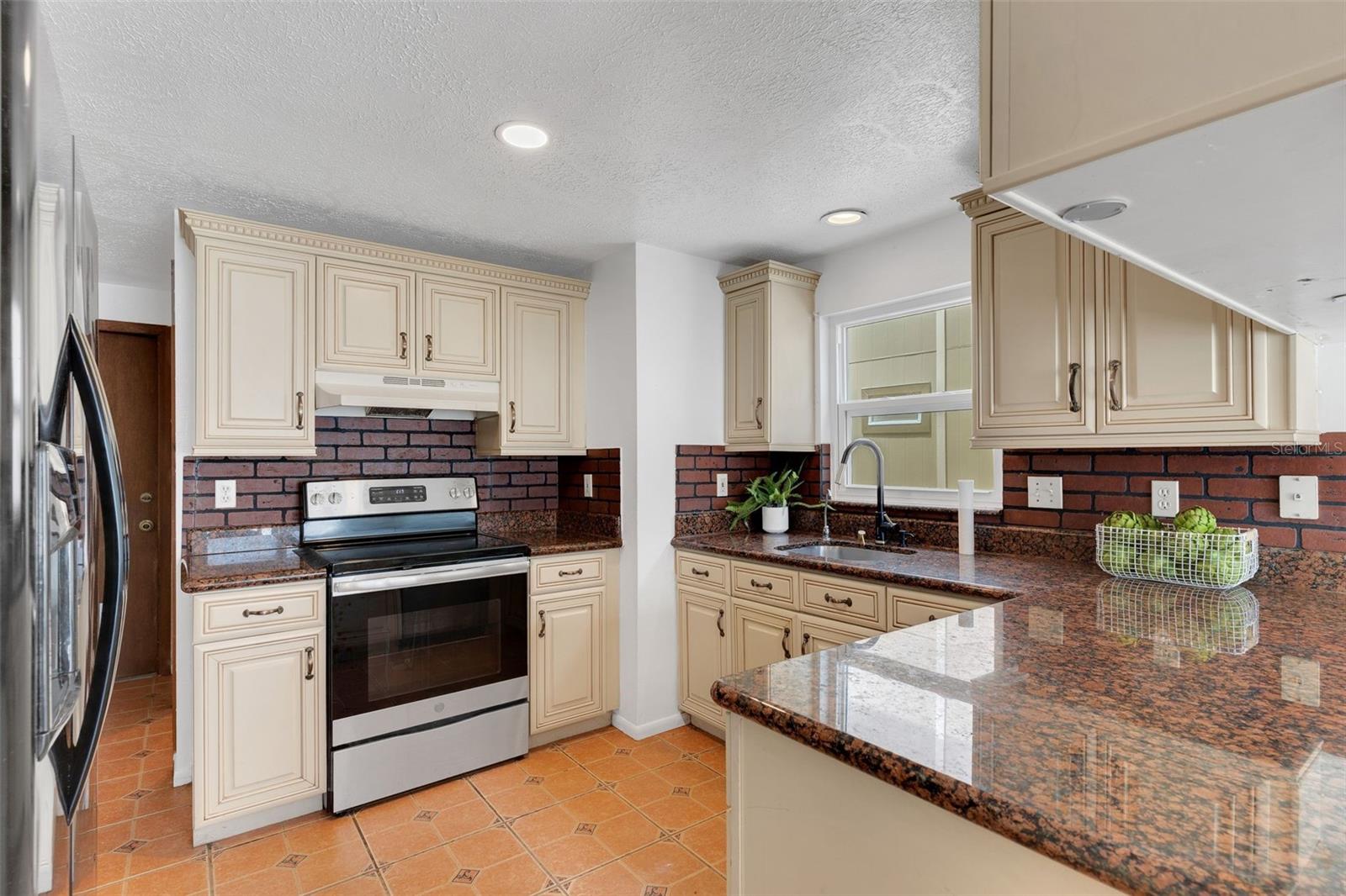 5207 MOELLER AVE, SARASOTA, FL, 34233