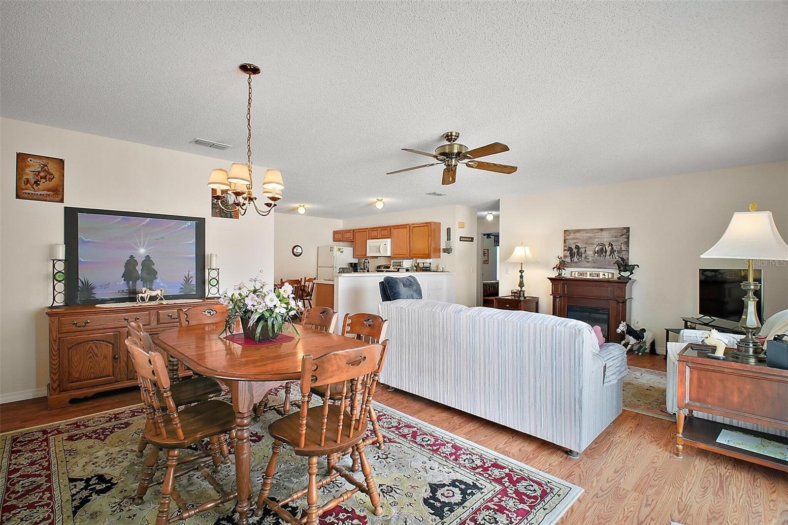 2115 ESCOBAR AVE, LADY LAKE, FL, 32159