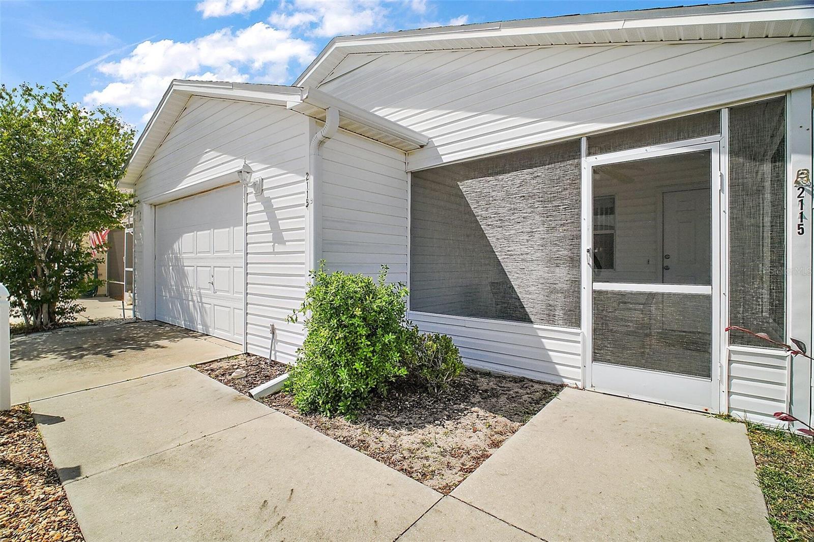 2115 ESCOBAR AVE, LADY LAKE, FL, 32159