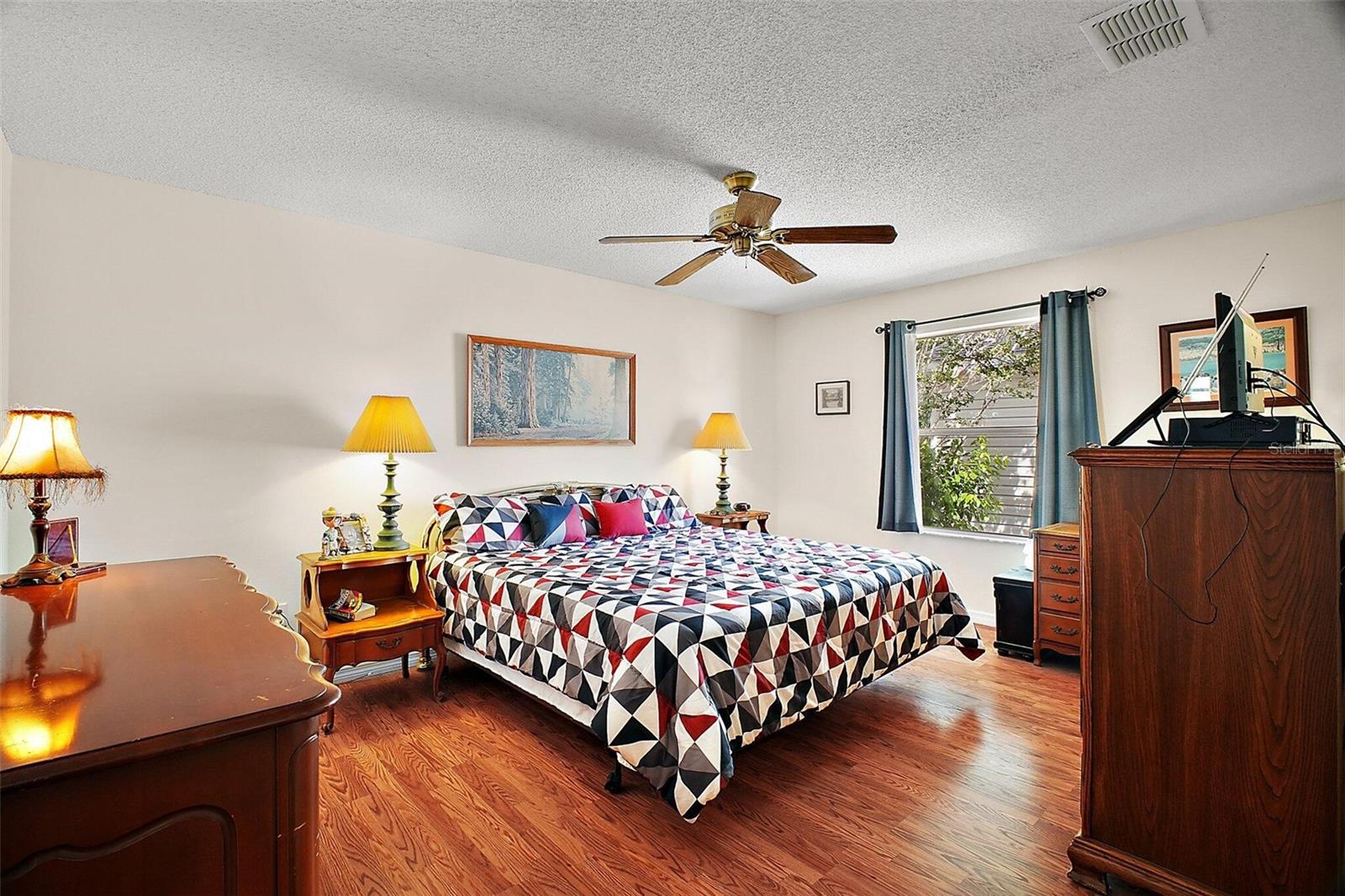 2115 ESCOBAR AVE, LADY LAKE, FL, 32159